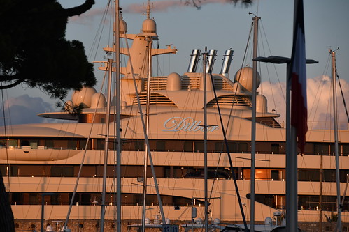 Enorme Yacht d'Antibes par papyphilippe06