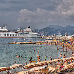 La plage bien remplie de Cannes par lucbus - Cannes 06400 Alpes-Maritimes Provence France