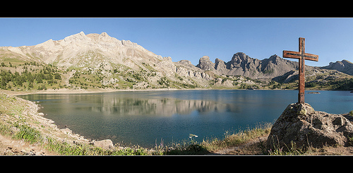 Paysage sacré au Lac d'Allos et les Grandes Tours by oliviervallouise