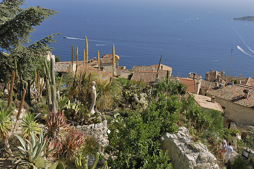 Vue sur la côte depuis le village d'Eze par pizzichiniclaudio