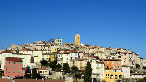 Le village de Gattières et son clocher par bernard.bonifassi