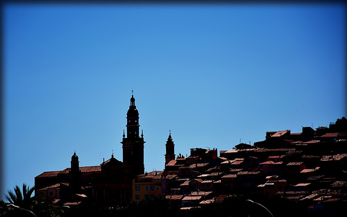 Contrastes - Menton skyline par Charlottess