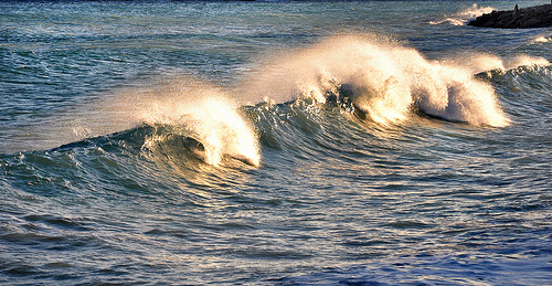 Vagues et rouleaux - Menton par Charlottess