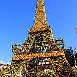 Fête du Citron à Menton : la Tour Eiffel en citrons ! par www.tourisme-menton.fr - Menton 06500 Alpes-Maritimes Provence France