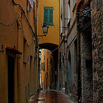 Ruelle sous la pluie by Charlottess - Menton 06500 Alpes-Maritimes Provence France