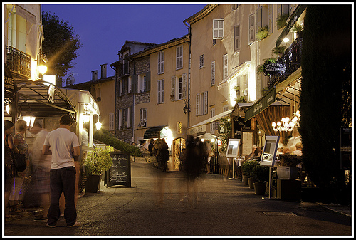 Mougins de nuit : entre resto et galleries par Marco Gazzetti