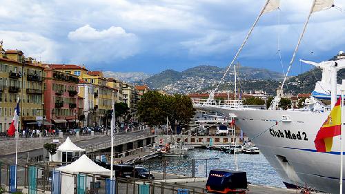 Le port de Nice et la proue du Club Med 2 par bernard.bonifassi