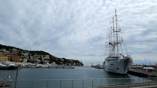 Bateau / voilier Le Club Med 2 dans le port de Nice by bernard.bonifassi