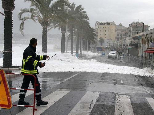 Coup de mer sur la Baie des Anges, Promenade des Anglais, Nice, mardi 4 mai 2010. by Only Tradition