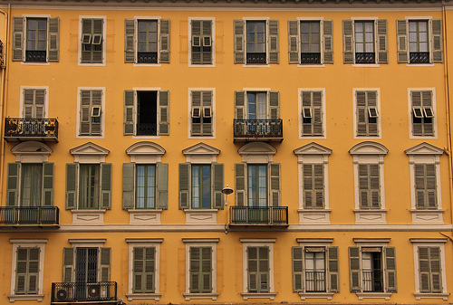 Yellow - building in Nice par ronel_reyes