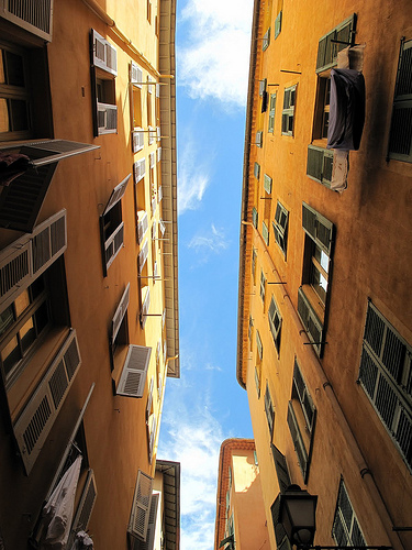 Ruelle jaune du Vieux Nice par russian_flower