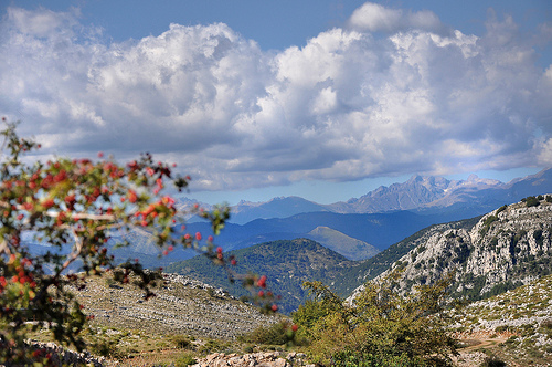 Vue du Mont-Agel vers les Alpes by Charlottess