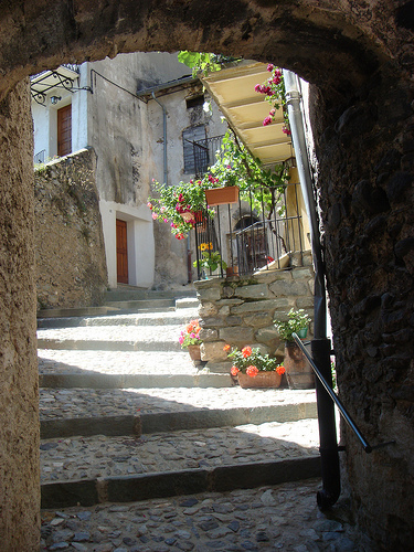 Ruelle dans le village de Tende by csibon43