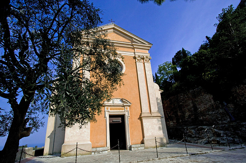 Èze church and olive tree par skyduster4