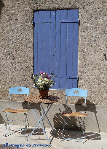 Bleu lavande dans le Village d'Allemagne en Provence by hhw 2009