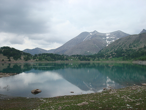 Lac d'Allos, le Mont Pelat et le refuge by Hélène_D