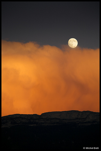 Pleine lune orangée by Michel-Delli