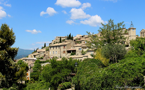 Vue sur le village de Lurs par Tinou61