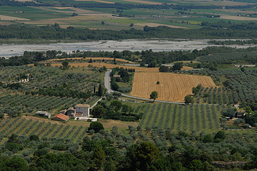 La vallée de la Durance et ses champs vue de Lurs by Michel Seguret