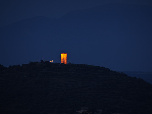 Tour du Mont d'Or de Manosque - Manosque by night by Hélène_D