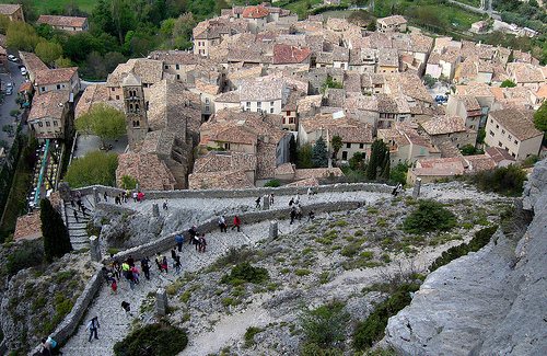 Vue plongeante sur Moustiers par voyageur85