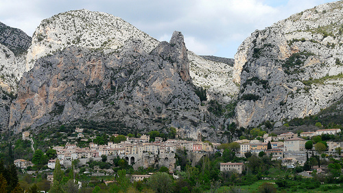 Moustiers-Sainte-Marie by voyageur85