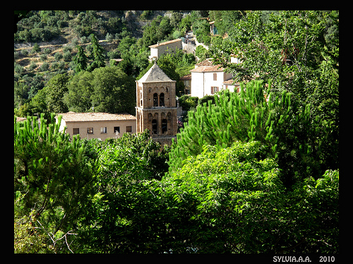 Campanile de Moustier Sainte Marie by Sylvia Andreu