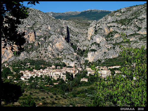 Le village de Moustiers Ste. Marie by Sylvia Andreu