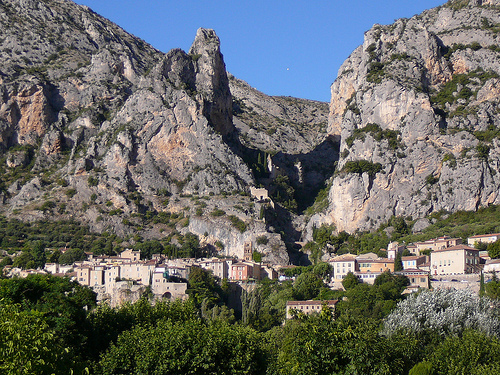 Vue de Moustiers by Locations Moustiers