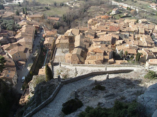 Les toits de Moustiers Sainte Marie by Hélène_D