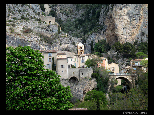 Le Village - Moustiers by Sylvia Andreu