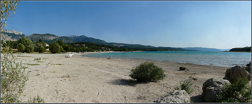 Plage sur le Lac de Sainte-Croix par myvalleylil1