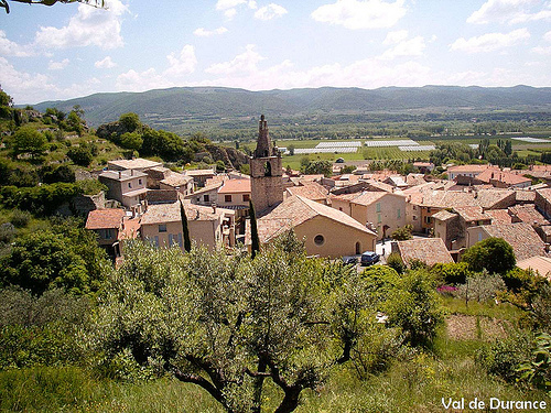 Les toits du village de Peyruis par Val de Durance Tourisme et VTT