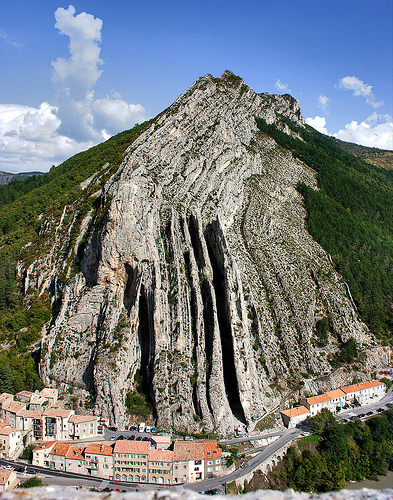 Sisteron - rocher de la Baume  by JeffT333