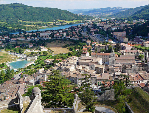 Vue sur Sisteron et sa vallée du haut de la citadelle par myvalleylil1