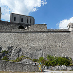 Citadelle de Sisteron surplombée de sa chapelle par myvalleylil1 - Sisteron 04200 Alpes-de-Haute-Provence Provence France