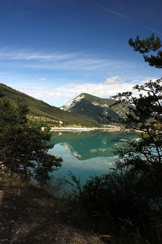 Reflections in Castillon lake par Sokleine