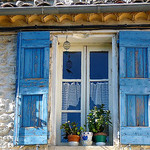 Fenêtre aux volets bleu à Saint-Maime par Margotte apprentie naturaliste 2 - St. Maime 04300 Alpes-de-Haute-Provence Provence France