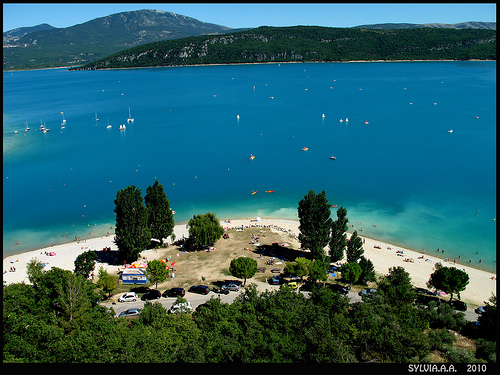 Bleu intense - Le Lac de Sainte Croix by Sylvia Andreu