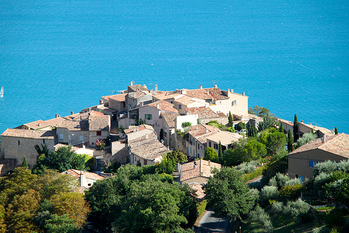 Sainte-Croix du Verdon... au bord du lac par Fanette13