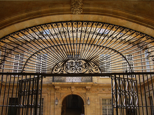 Aix-en-Provence - entrée de l'Hôtel de Ville par voyageur85