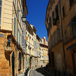 Ruelle jaune à Aix-en-Provence par Aschaf - Aix-en-Provence 13100 Bouches-du-Rhône Provence France