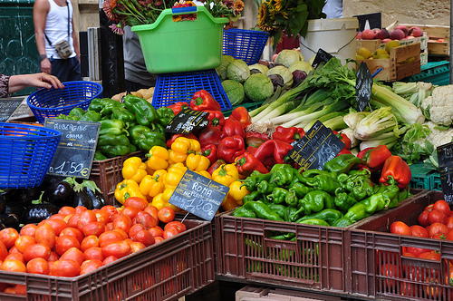 Marché à Aix en Provence by Huiling Chang