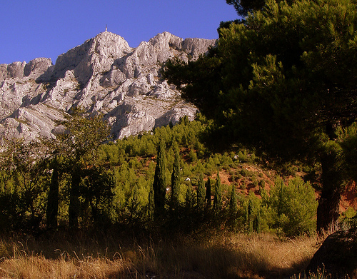 Sainte-Victoire mountain by perseverando