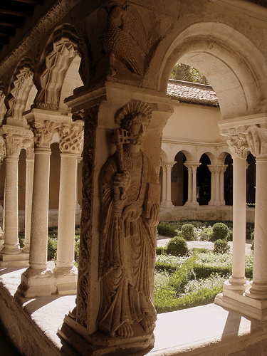 St Peter - Saint-Sauveur Cloister par perseverando