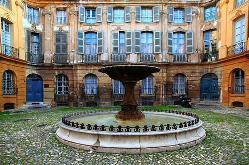 Place d'Albertas, Aix en Provence by Boccalupo