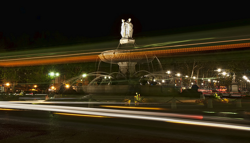 Aix - The Fountain of La Rotonde in Traffic par philhaber