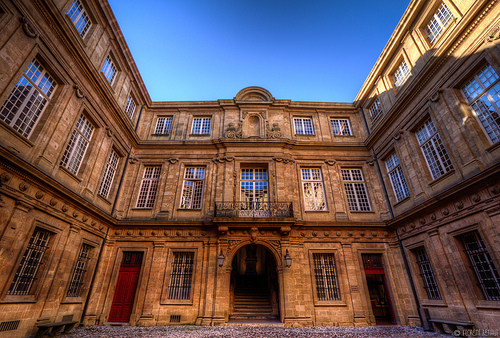 Hôtel de Ville d'Aix by NeoNature