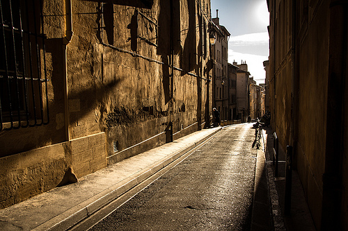 Soleil d'or dans les rues d'Aix by pierre.arnoldi