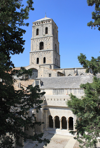 Cloître Saint-Trophime et son clocher par gab113